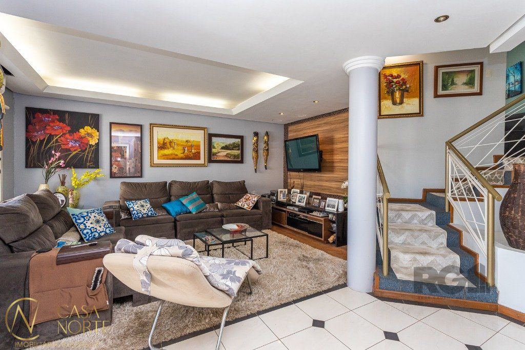 Casa à venda com 5 quartos, 428m², 3 suítes, 3 vagas, Rua Comendador Claudius Zaluski no bairro Morro Santana em Porto Alegre
