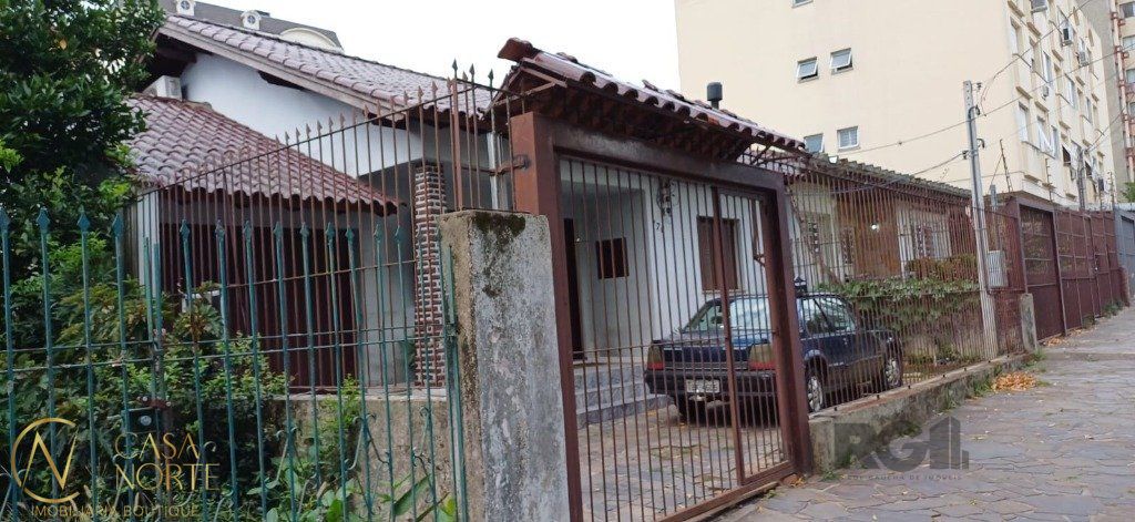 Casa à venda com 3 quartos, 180m², 1 suíte, 2 vagas, Rua Veríssimo Rosa no bairro Jardim  Botânico em Porto Alegre