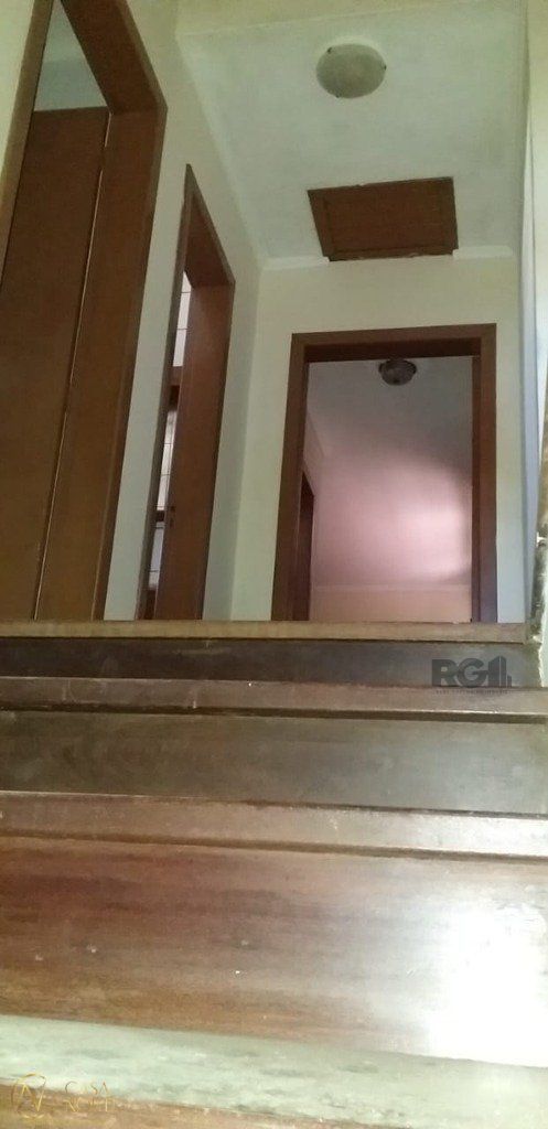 Casa à venda com 4 quartos, 284m², 1 suíte, 4 vagas, Travessa Davi José Estrela no bairro Sarandi em Porto Alegre