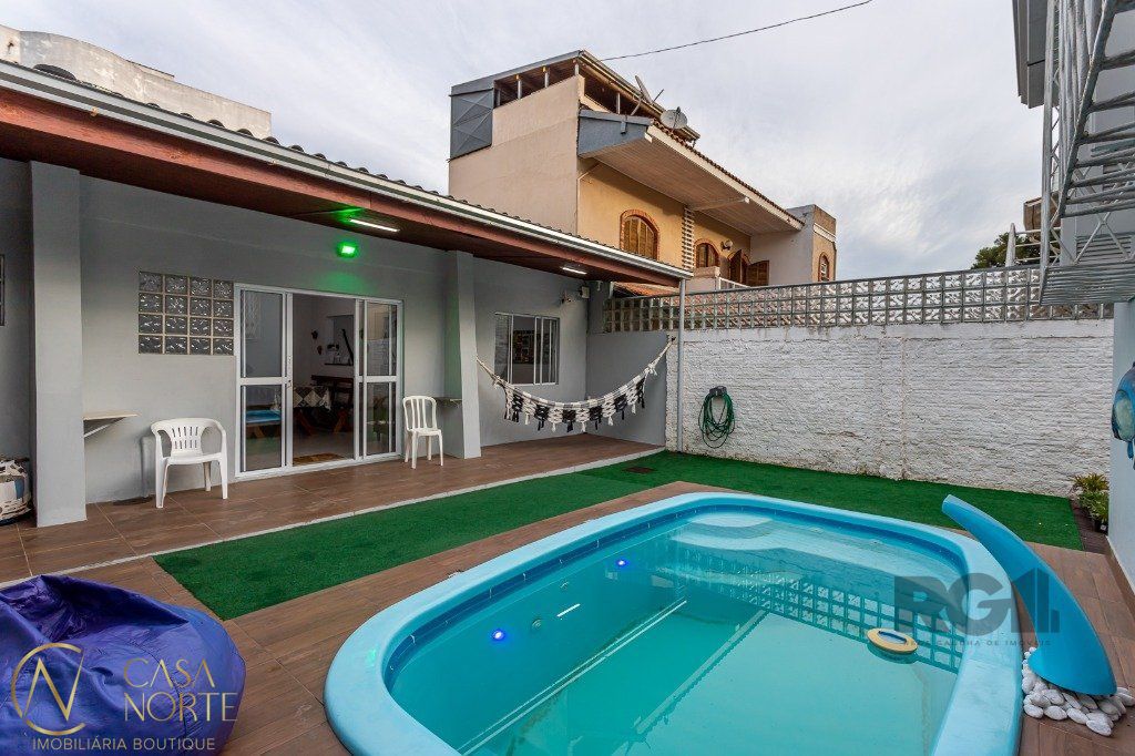 Casa à venda com 3 quartos, 157m², 1 suíte, 4 vagas, Rua Angelo Crivellaro no bairro Jardim do Salso em Porto Alegre