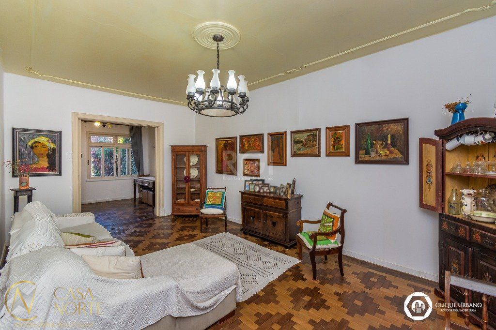 Casa à venda com 3 quartos, 166m², 2 vagas, Rua João Abbott no bairro Petrópolis em Porto Alegre