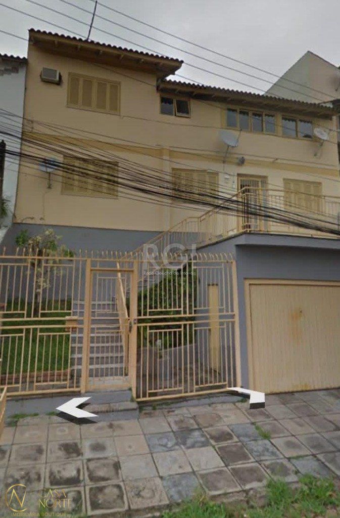 Casa à venda com 3 quartos, 100m², 1 suíte, 3 vagas, Rua Paulo Teixeira de Alencastro no bairro Morro Santana em Porto Alegre