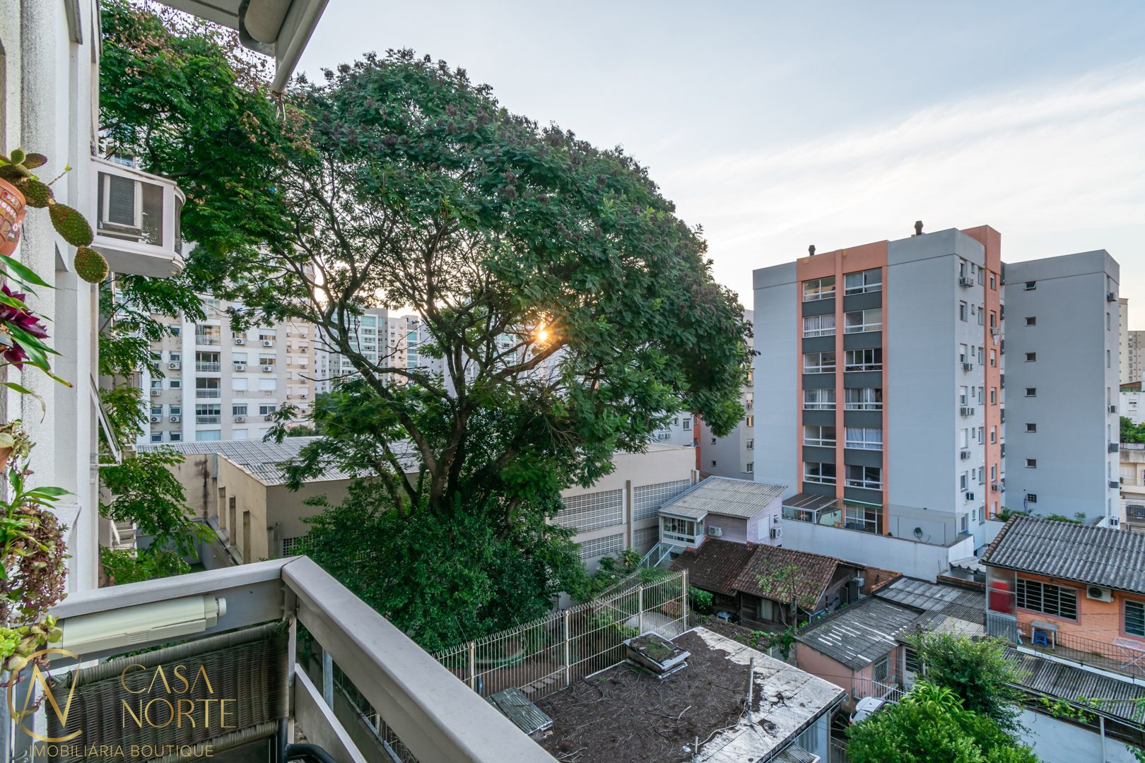 Apartamento à venda com 3 quartos, 77m², 1 vaga, Avenida João Wallig no bairro Passo da Areia em Porto Alegre