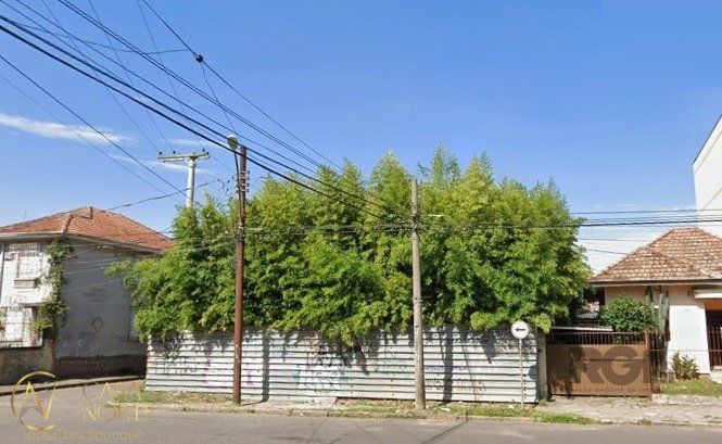 Terreno à venda  com 325m², Rua General Gomes Carneiro no bairro Medianeira em Porto Alegre