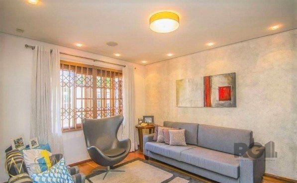Casa à venda com 4 quartos, 412m², 2 suítes, 3 vagas, Rua Fonseca Ramos no bairro Medianeira em Porto Alegre