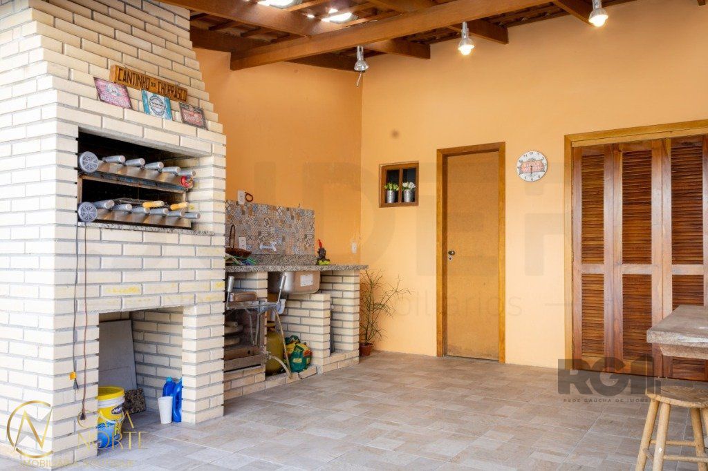 Casa à venda com 4 quartos, 110m², 1 suíte, 4 vagas, Rua Barao do Amazonas no bairro Partenon em Porto Alegre