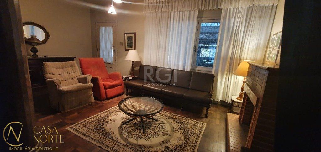 Casa à venda com 3 quartos, 156m², 1 suíte, 2 vagas, Rua Sinimbu no bairro Petrópolis em Porto Alegre