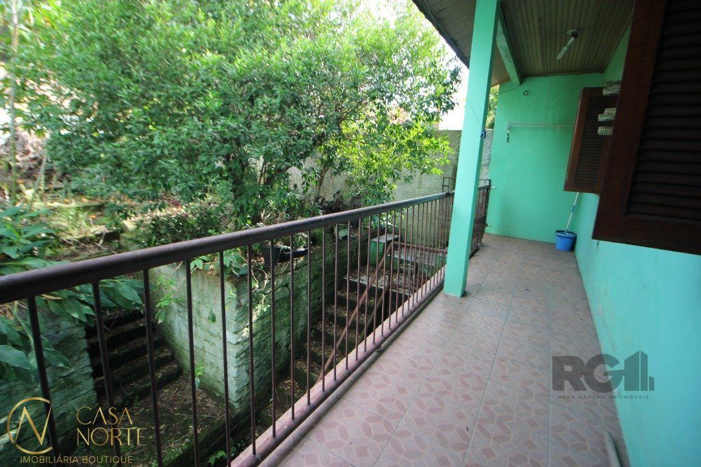 Casa à venda com 3 quartos, 262m², 1 suíte, 2 vagas, Rua Guadalajara no bairro Jardim Sabará em Porto Alegre