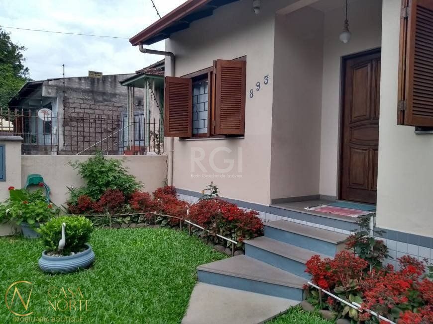 Casa à venda com 4 quartos, 230m², 1 suíte, 2 vagas, Rua Paul Harris no bairro Jardim Itu em Porto Alegre
