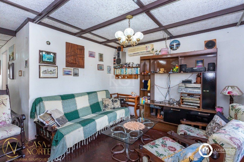 Casa à venda com 4 quartos, 93m², 1 suíte, 4 vagas, Rua Ledo Guimaraes Mariante no bairro Jardim Leopoldina em Porto Alegre