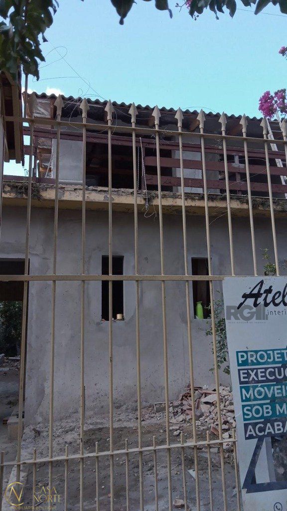 Casa à venda com 3 quartos, 200m², 2 vagas, Rua Azevedo Sodré no bairro Passo da Areia em Porto Alegre