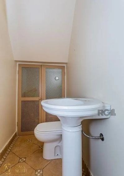 Casa à venda com 4 quartos, 210m², 3 suítes, 1 vaga, Avenida Professor Paula Soares no bairro Jardim Itu em Porto Alegre