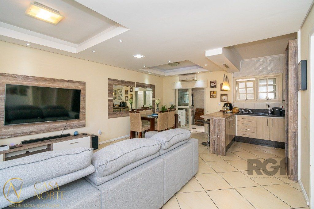 Casa à venda com 3 quartos, 91m², 1 suíte, 1 vaga, Rua Doutor João Cesar Krieger no bairro Sarandi em Porto Alegre