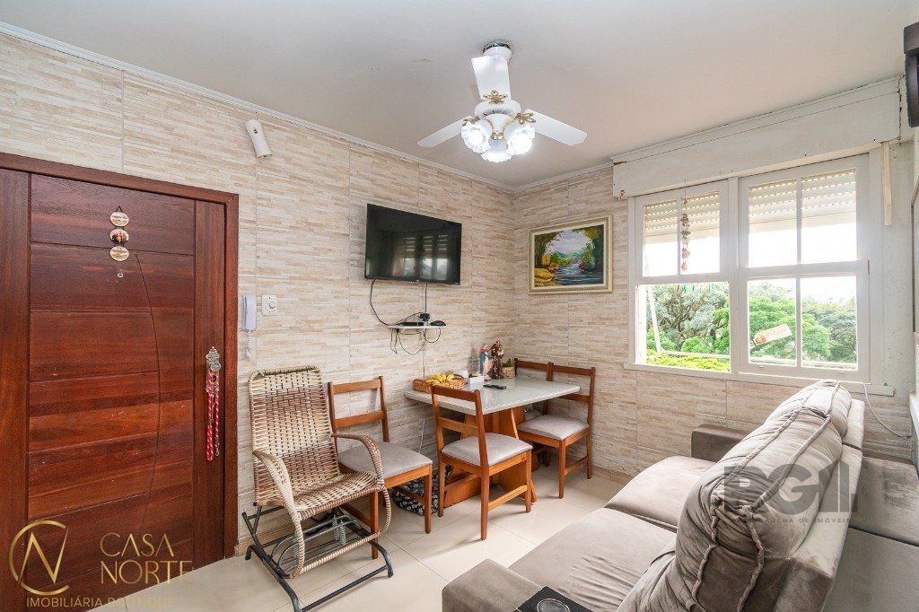 Apartamento à venda com 2 quartos, 49m², 1 vaga, Rua Moyses Antunes da Cunha no bairro Santo Antônio em Porto Alegre