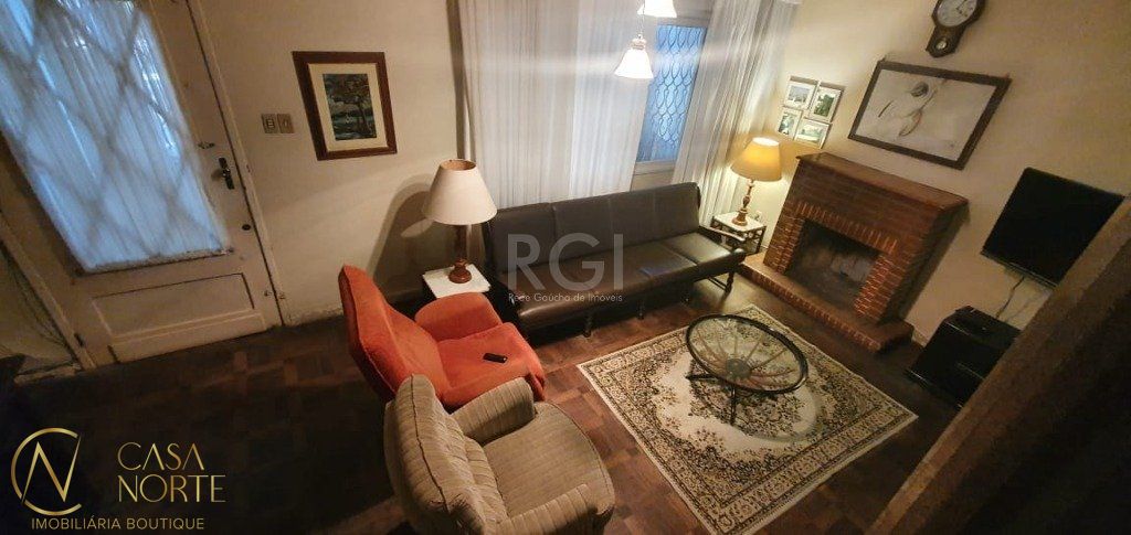 Casa à venda com 3 quartos, 156m², 1 suíte, 2 vagas, Rua Sinimbu no bairro Petrópolis em Porto Alegre