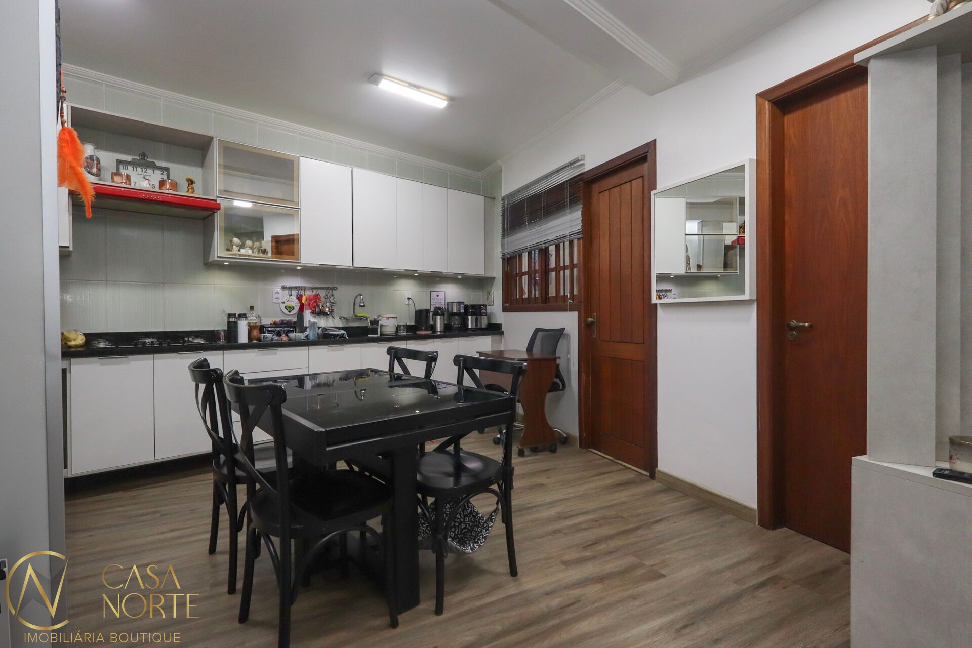 Casa à venda com 3 quartos, 144m², 1 suíte, 1 vaga, Praça Breno Caldas no bairro Jardim Itu em Porto Alegre
