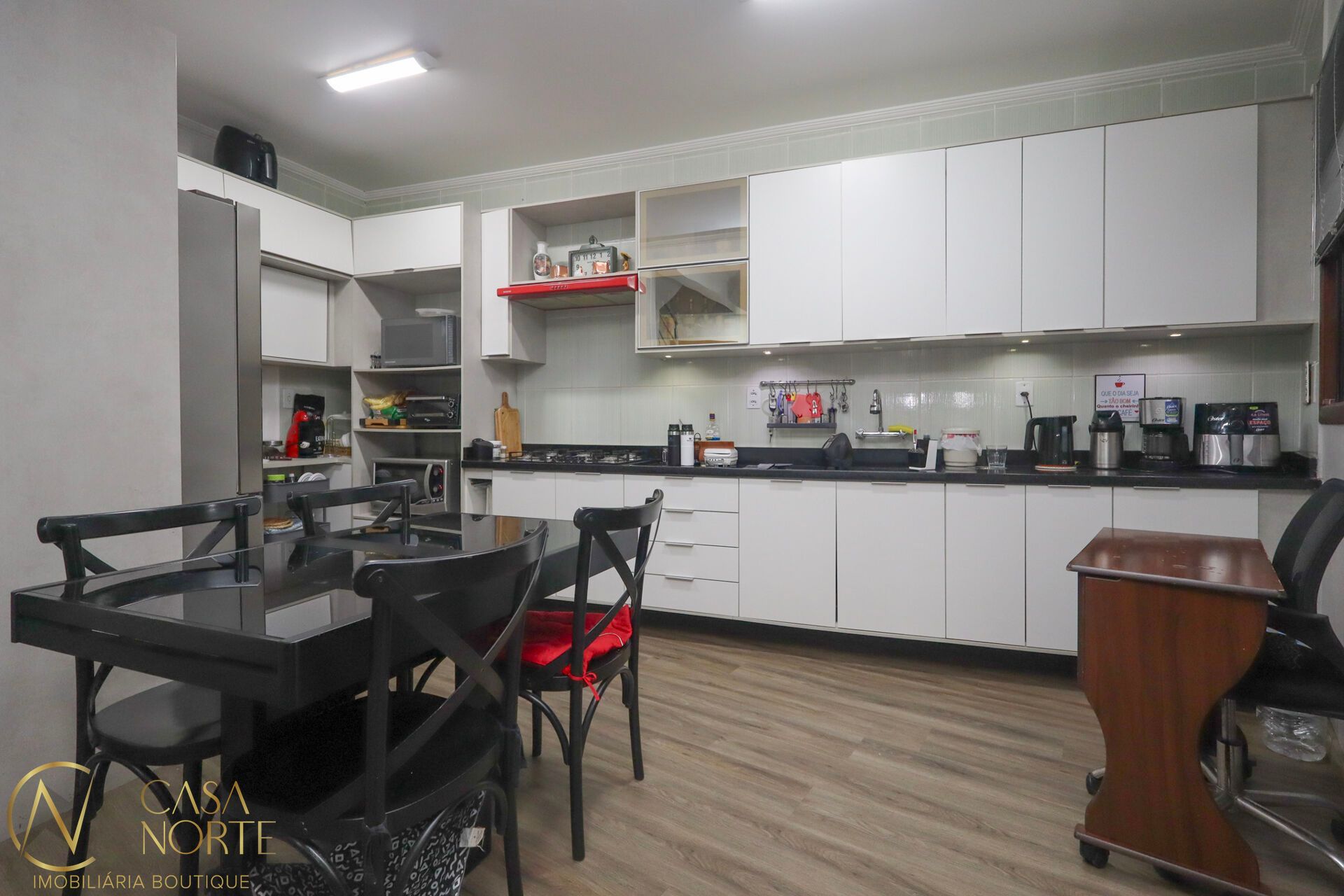 Casa à venda com 3 quartos, 144m², 1 suíte, 1 vaga, Praça Breno Caldas no bairro Jardim Itu em Porto Alegre