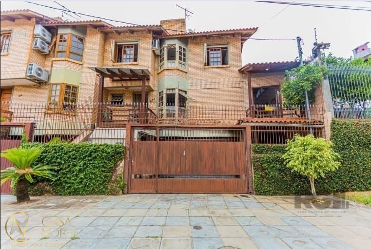Casa à venda com 2 quartos, 126m², 1 suíte, 2 vagas, Rua Heitor Manganelli no bairro Jardim Itu em Porto Alegre