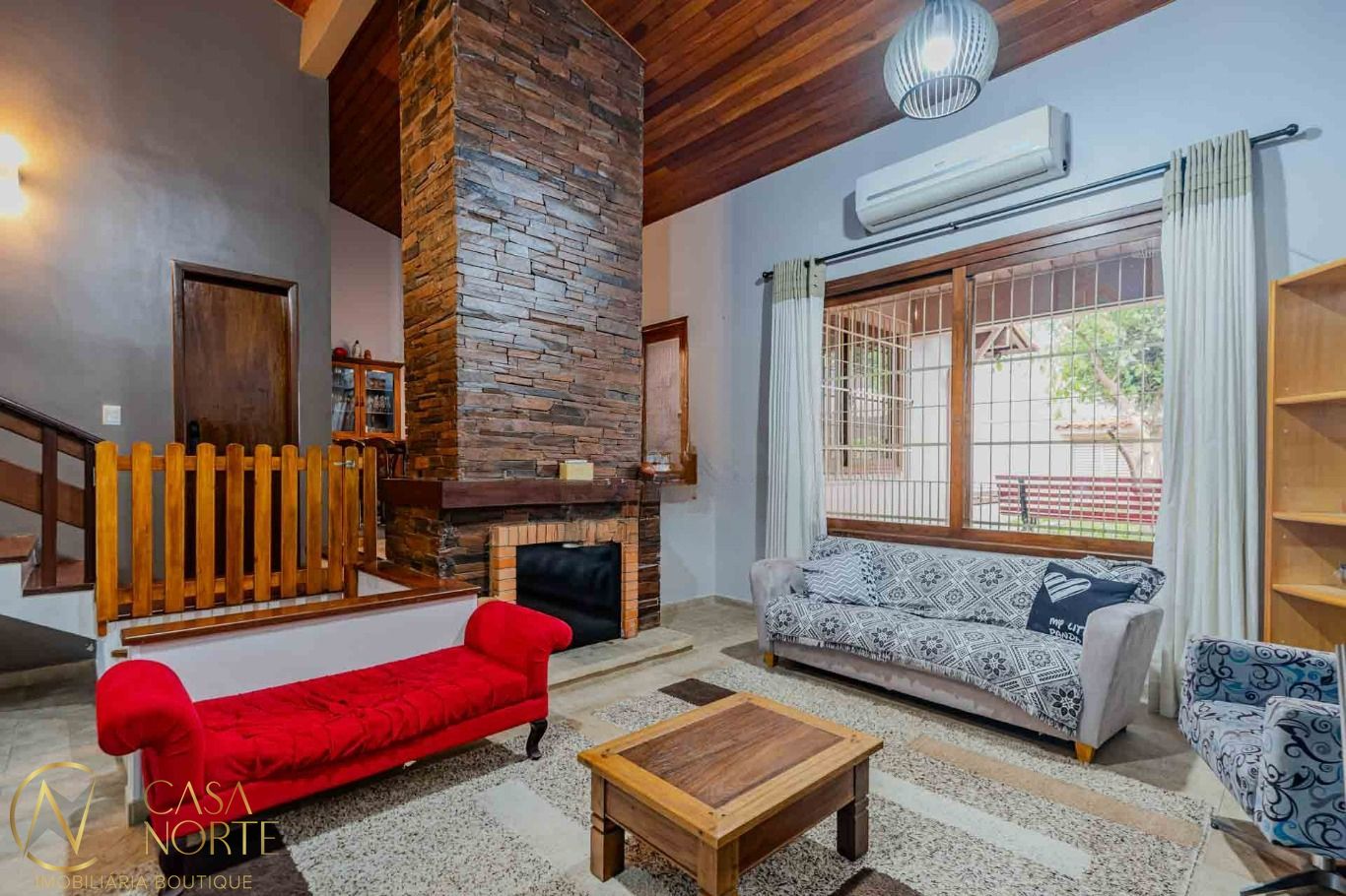 Casa à venda com 3 quartos, 250m², 1 suíte, 4 vagas, Praça Dom Pedro no bairro Vila Ipiranga em Porto Alegre
