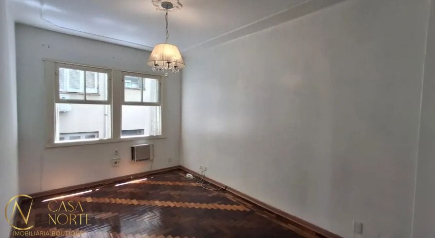 Apartamento à venda com 2 quartos, 74m², Rua Felipe Camarão no bairro Rio Branco em Porto Alegre