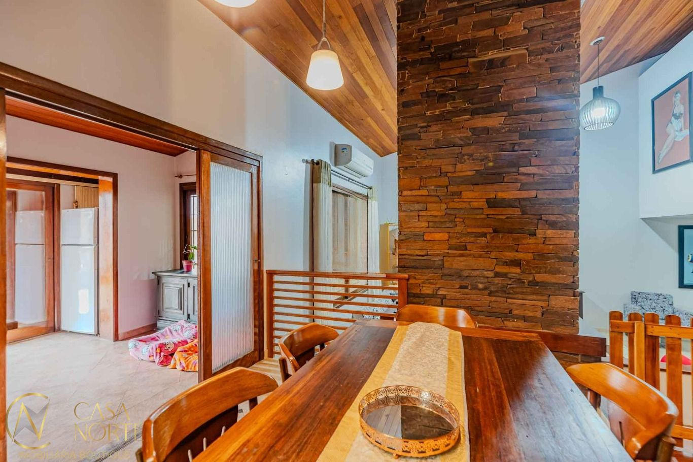 Casa à venda com 3 quartos, 250m², 1 suíte, 4 vagas, Praça Dom Pedro no bairro Vila Ipiranga em Porto Alegre