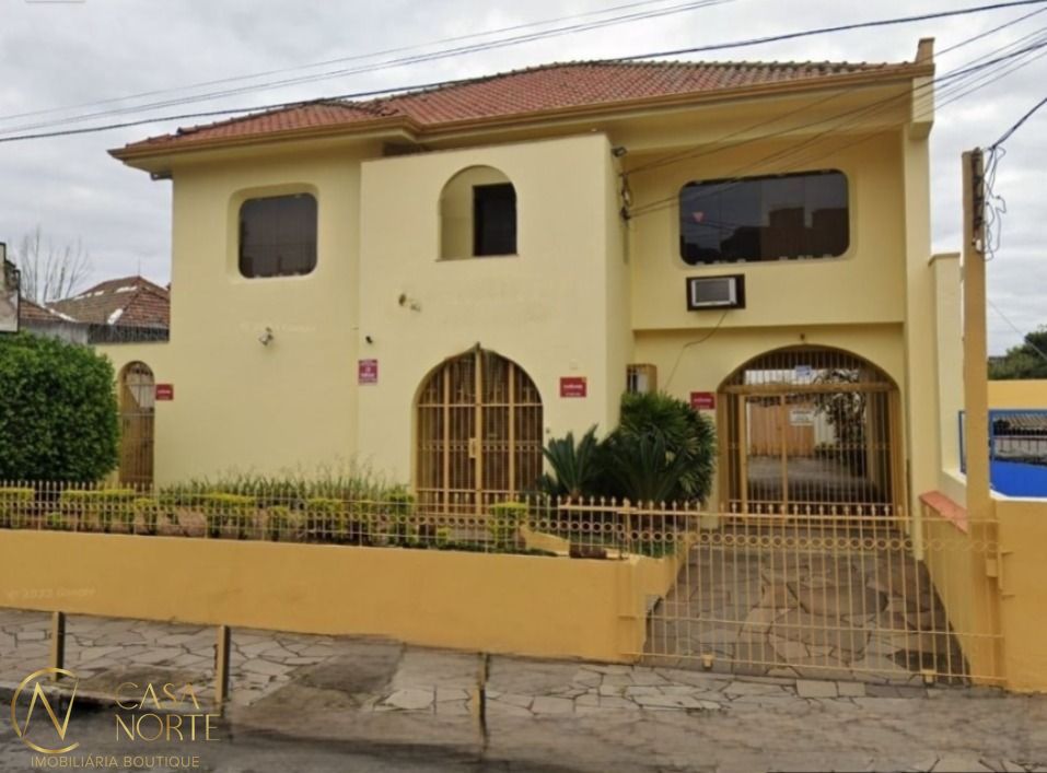 Casa à venda com 3 quartos, 350m², 5 vagas, Rua Conde de Porto Alegre no bairro Floresta em Porto Alegre