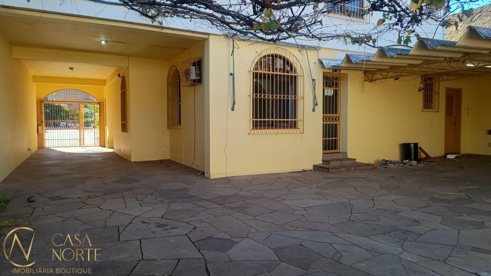 Casa à venda com 3 quartos, 350m², 5 vagas, Rua Conde de Porto Alegre no bairro Floresta em Porto Alegre