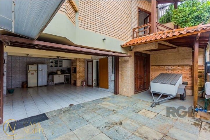 Casa à venda com 2 quartos, 126m², 1 suíte, 2 vagas, Rua Heitor Manganelli no bairro Jardim Itu em Porto Alegre