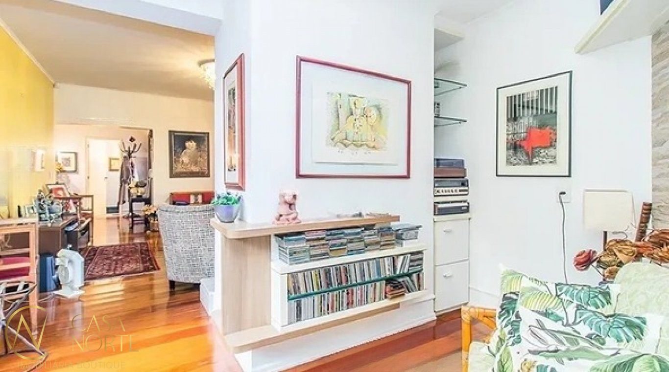 Casa à venda com 3 quartos, 425m², 2 vagas, Rua Filadélfia no bairro São João em Porto Alegre