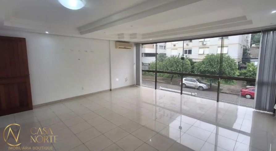 Casa à venda com 4 quartos, 344m², 2 suítes, 7 vagas, Rua Luzitana no bairro Higienópolis em Porto Alegre