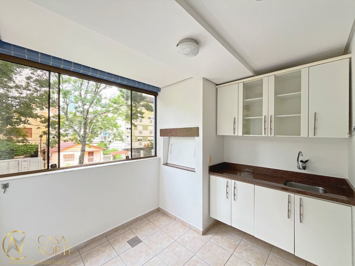 Apartamento à venda com 3 quartos, 85m², 1 suíte, 1 vaga, Rua Doutor Armando Barbedo no bairro Tristeza em Porto Alegre