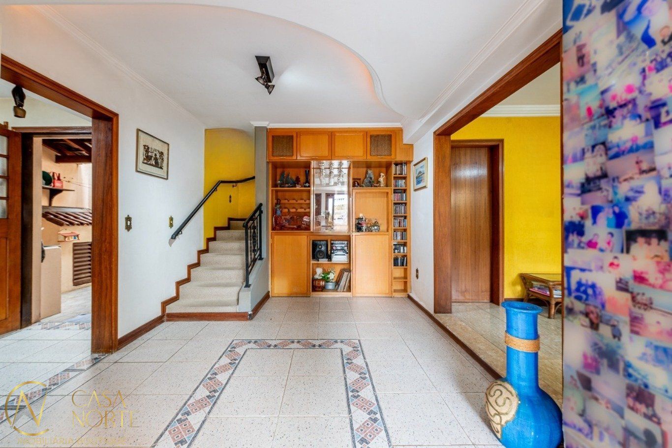 Casa à venda com 3 quartos, 199m², 3 suítes, 3 vagas, Rua Azevedo Sodré no bairro Passo da Areia em Porto Alegre