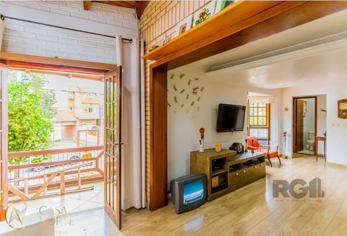 Casa à venda com 2 quartos, 126m², 1 suíte, 2 vagas, Rua Heitor Manganelli no bairro Jardim Itu em Porto Alegre