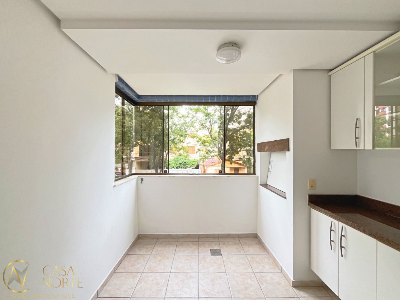 Apartamento à venda com 3 quartos, 85m², 1 suíte, 1 vaga, Rua Doutor Armando Barbedo no bairro Tristeza em Porto Alegre