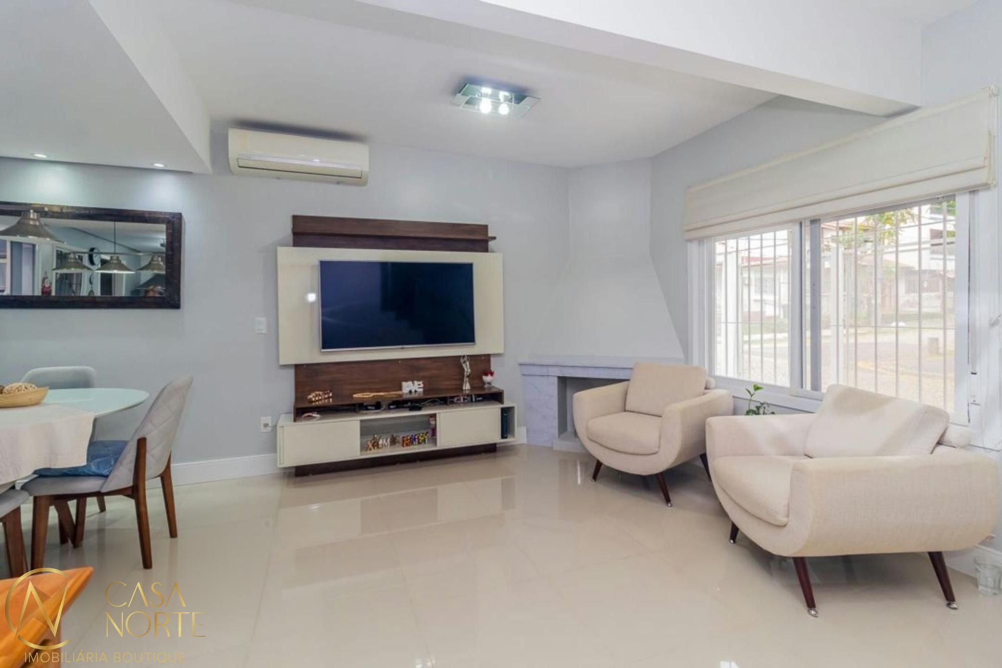 Casa à venda com 3 quartos, 131m², 1 suíte, 4 vagas, Rua das Caravelas no bairro Vila Ipiranga em Porto Alegre