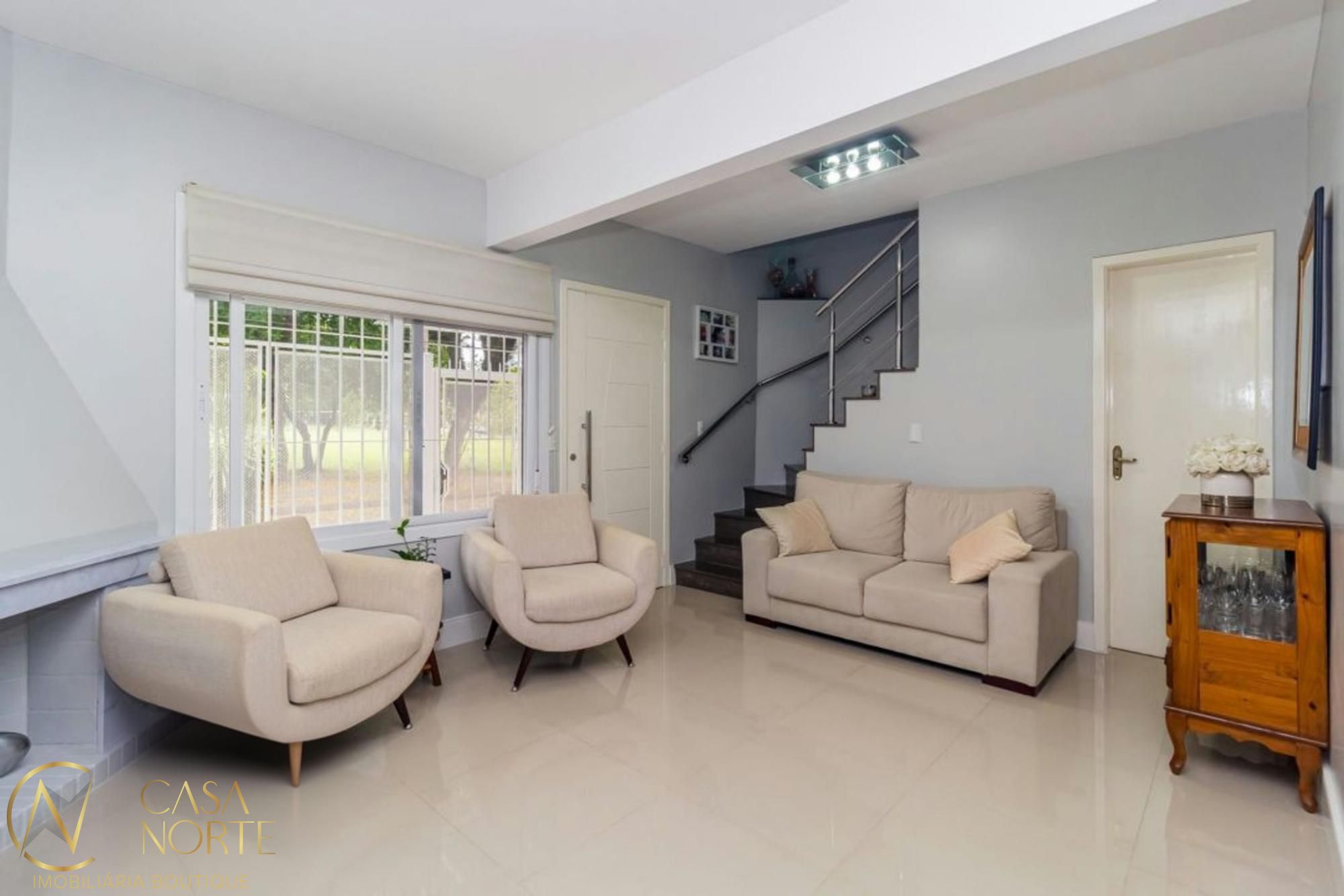 Casa à venda com 3 quartos, 131m², 1 suíte, 4 vagas, Rua das Caravelas no bairro Vila Ipiranga em Porto Alegre