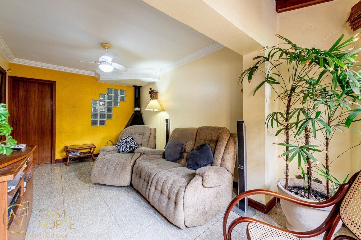 Casa à venda com 3 quartos, 199m², 3 suítes, 3 vagas, Rua Azevedo Sodré no bairro Passo da Areia em Porto Alegre
