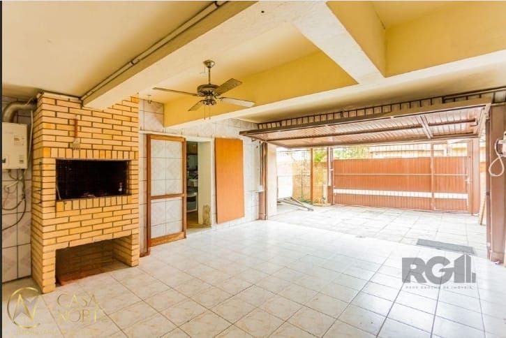 Casa à venda com 2 quartos, 126m², 1 suíte, 2 vagas, Rua Heitor Manganelli no bairro Jardim Itu em Porto Alegre