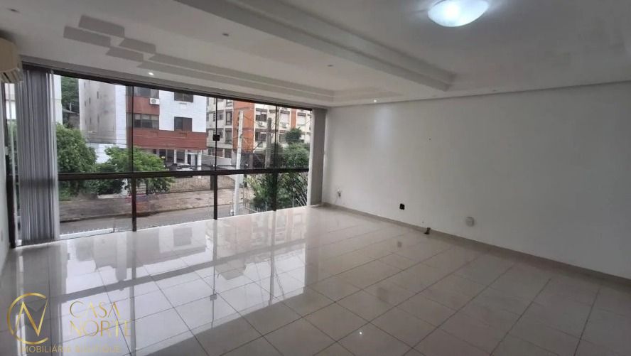 Casa à venda com 4 quartos, 344m², 2 suítes, 7 vagas, Rua Luzitana no bairro Higienópolis em Porto Alegre