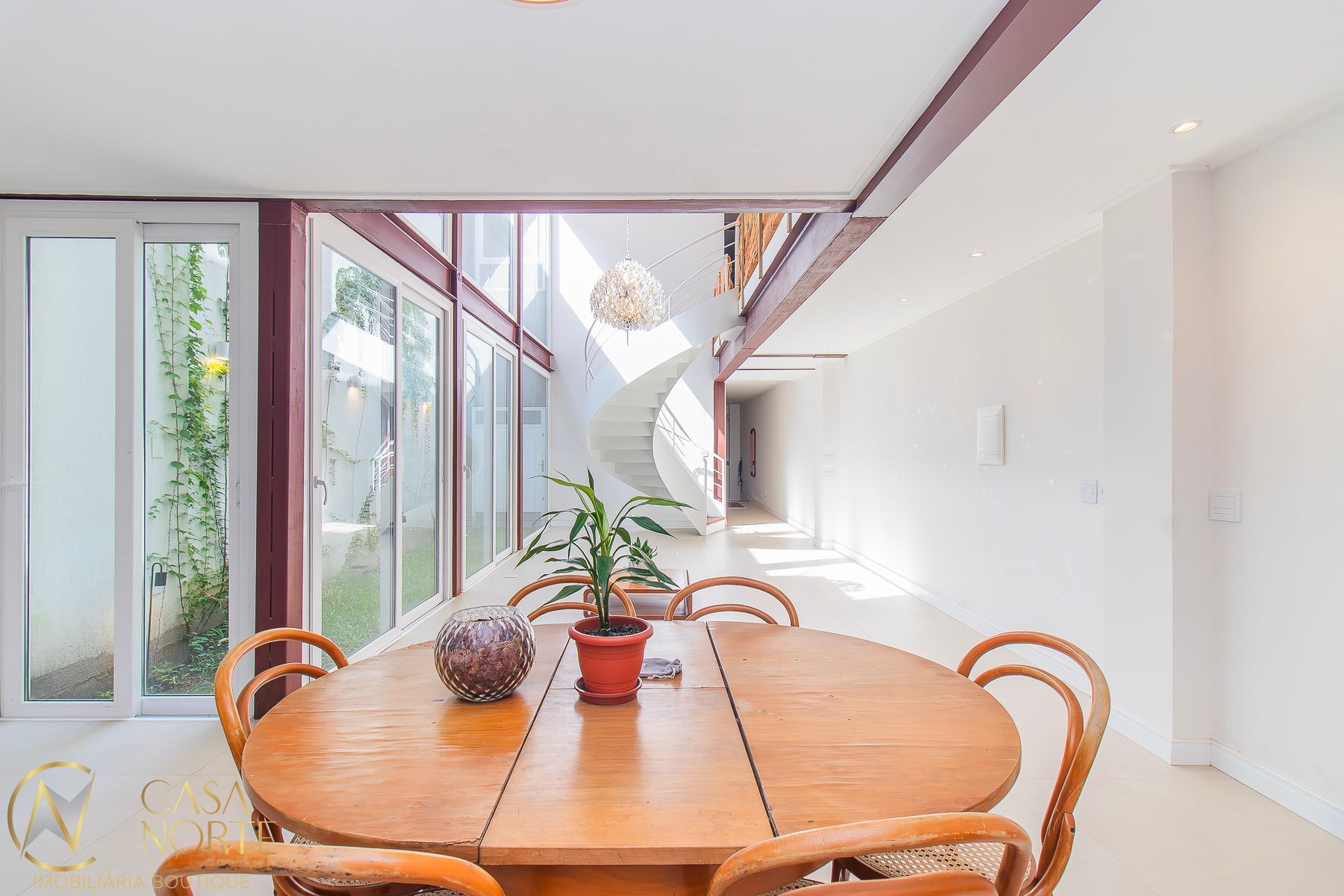 Casa à venda com 4 quartos, 450m², 1 suíte, 1 vaga, Rua Demétrio Ribeiro no bairro Centro Histórico em Porto Alegre