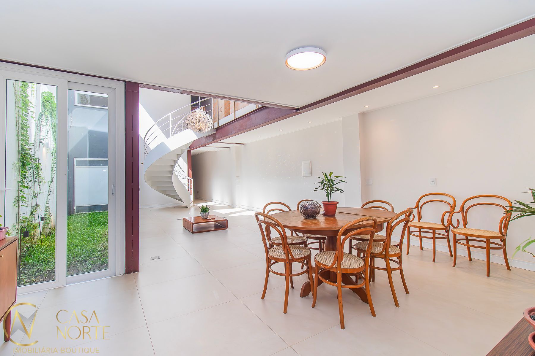 Casa à venda com 4 quartos, 450m², 1 suíte, 1 vaga, Rua Demétrio Ribeiro no bairro Centro Histórico em Porto Alegre