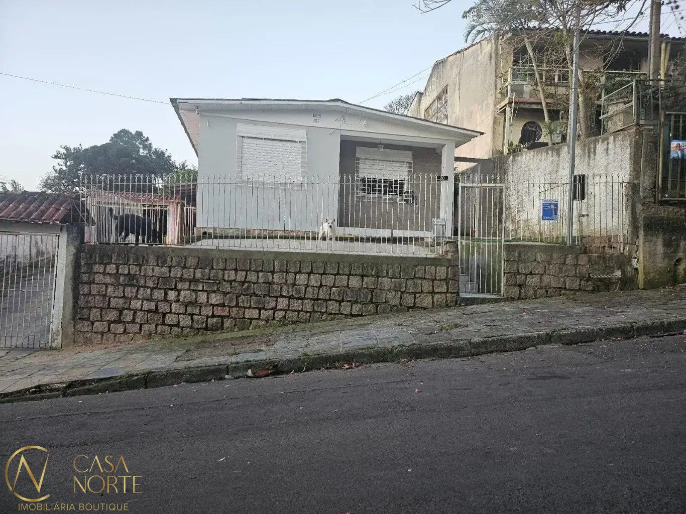 Casa à venda com 2 quartos, 403m², 2 vagas, Beco F no bairro Ipanema em Porto Alegre