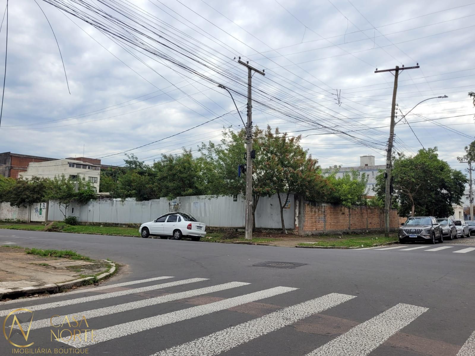 Terreno à venda  com 847m², Rua Padre Hildebrando no bairro Santa Maria Goretti em Porto Alegre