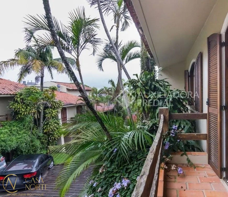 Casa de Condomínio à venda com 3 quartos, 197m², 1 suíte, 2 vagas, Avenida Cai no bairro Cristal em Porto Alegre