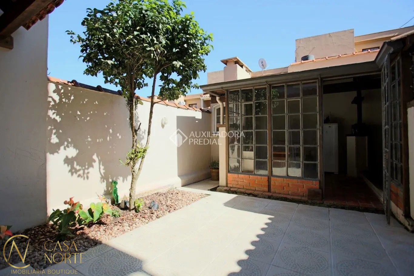 Casa de Condomínio à venda com 3 quartos, 197m², 1 suíte, 2 vagas, Avenida Cai no bairro Cristal em Porto Alegre