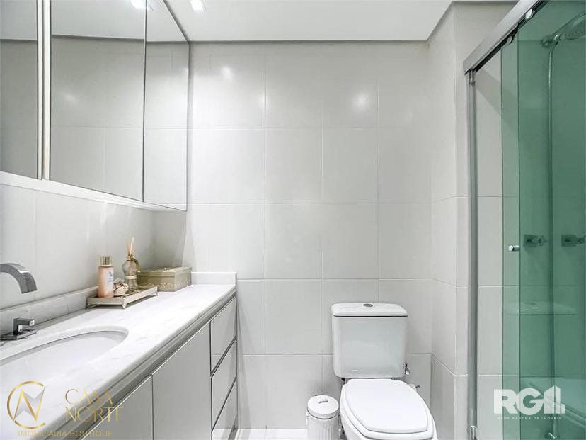 Apartamento Garden à venda com 3 quartos, 129m², 1 suíte, 2 vagas, Rua Doutor Oscar Bittencourt no bairro Menino Deus em Porto Alegre