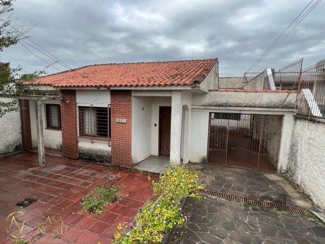 Casa à venda com 3 quartos, 280m², 3 vagas, Avenida Baltazar de Oliveira Garcia no bairro Costa e Silva em Porto Alegre