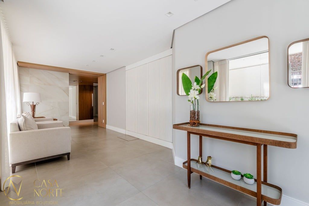 Cobertura à venda com 5 quartos, 449m², 2 suítes, 4 vagas, Doutor Tauphick Saadi no bairro Bela Vista em Porto Alegre