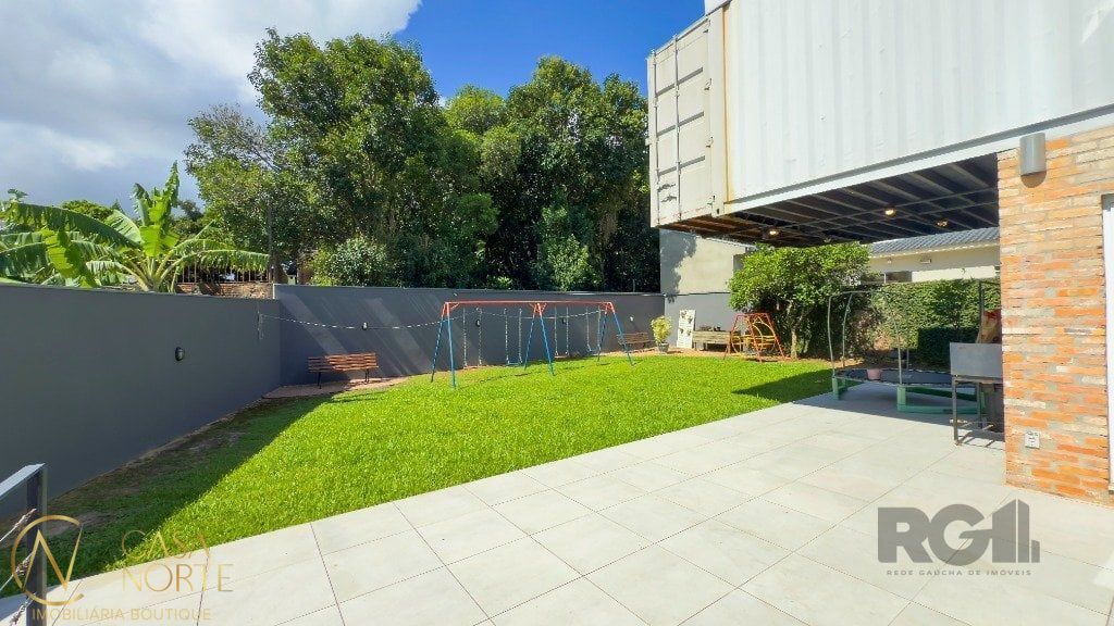 Casa à venda com 3 quartos, 333m², 1 suíte, 2 vagas, Fernando Osorio no bairro Teresópolis em Porto Alegre
