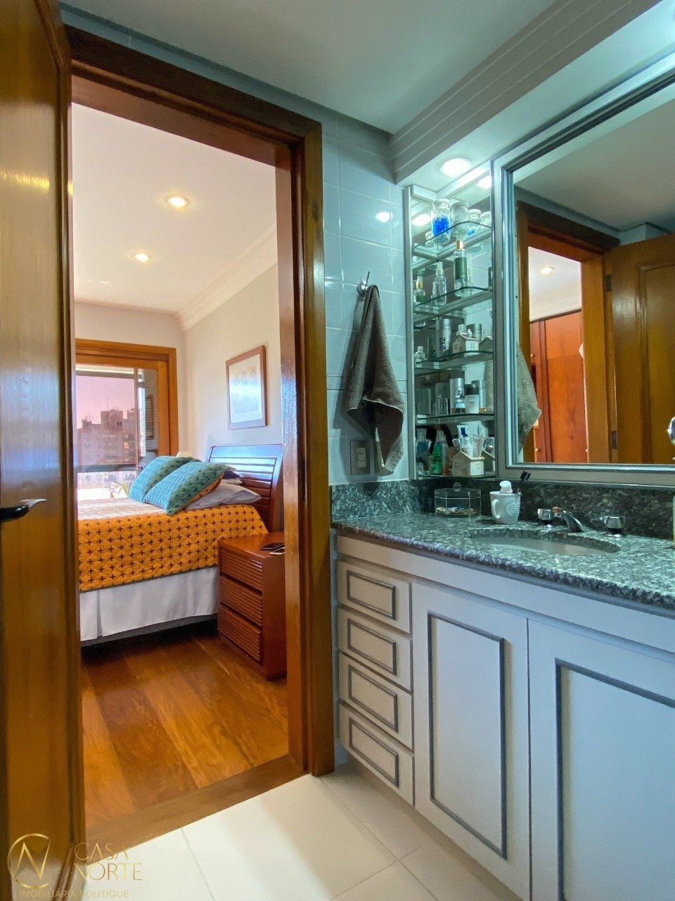 Apartamento à venda com 3 quartos, 140m², 1 suíte, 2 vagas, Dona Laura no bairro Rio Branco em Porto Alegre